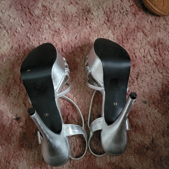Sliver heels - Picture 3 of 3